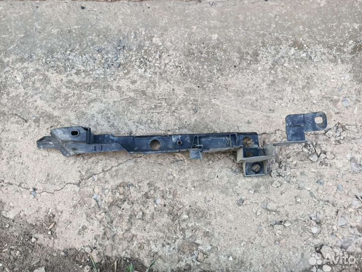 Кронштейн крыла правый Opel Corsa D