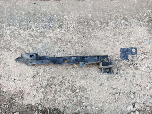 Кронштейн крыла правый Opel Corsa D
