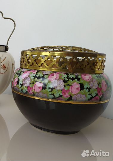 Бисквитница и Роузбоул