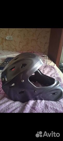 Хоккейный вратарский шлем