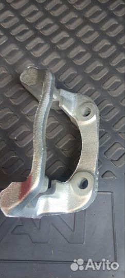 Скоба суппорта