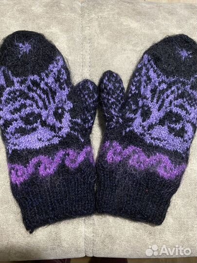 Варежки вязаные черные с изображением котика