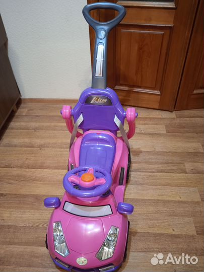 Детская машина каталка с ручкой