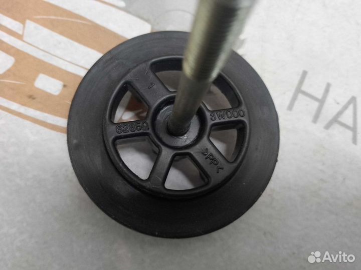 Болт фиксатор запаски Киа Спортаж 3