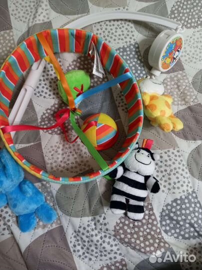 Музыкальный мобиль на кроватку