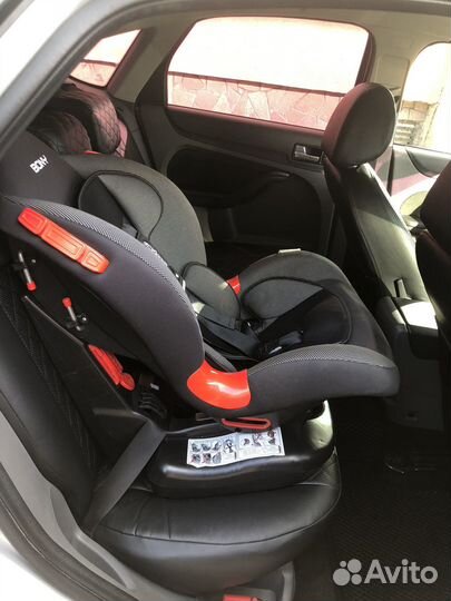 Автомобильное кресло