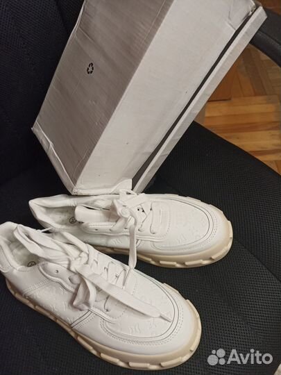 Новые кроссовки