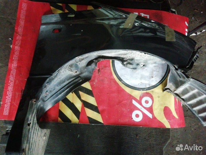 Крыло переднее правое Toyota Estima