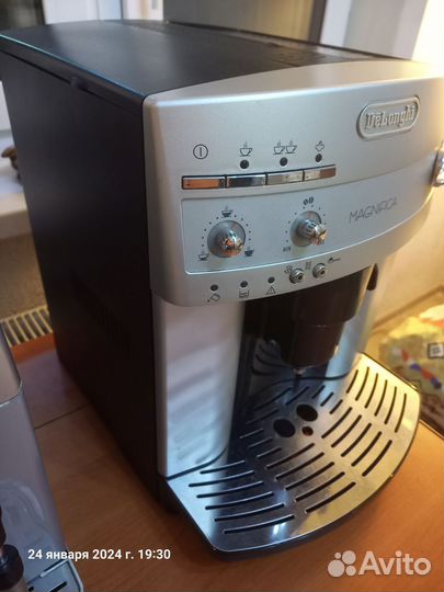 Кофемашина delonghi magnifica