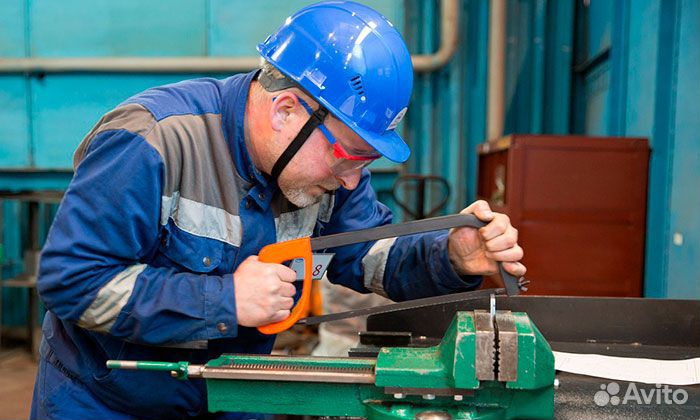 Слесарь -ремонтник Вахта г. Миасс