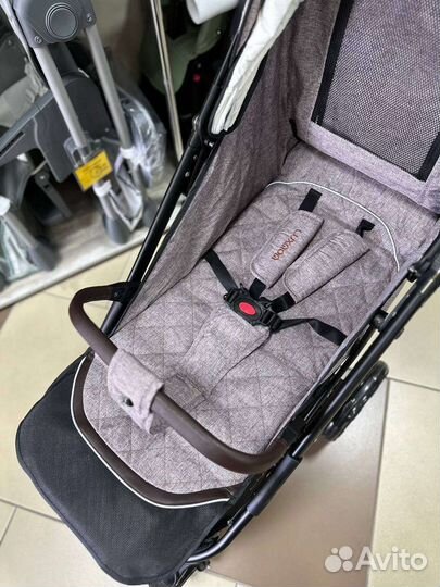 Новая коляска на резиновых колесах