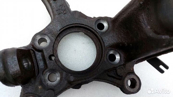 Кулак поворотный передний левый Skoda Yeti 5L cdab