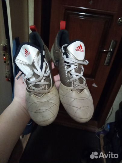 Футбольные бутсы adidas
