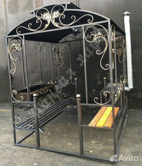 Мангал с крышей