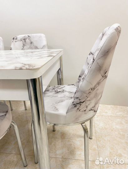 Раскладной стол и стулья