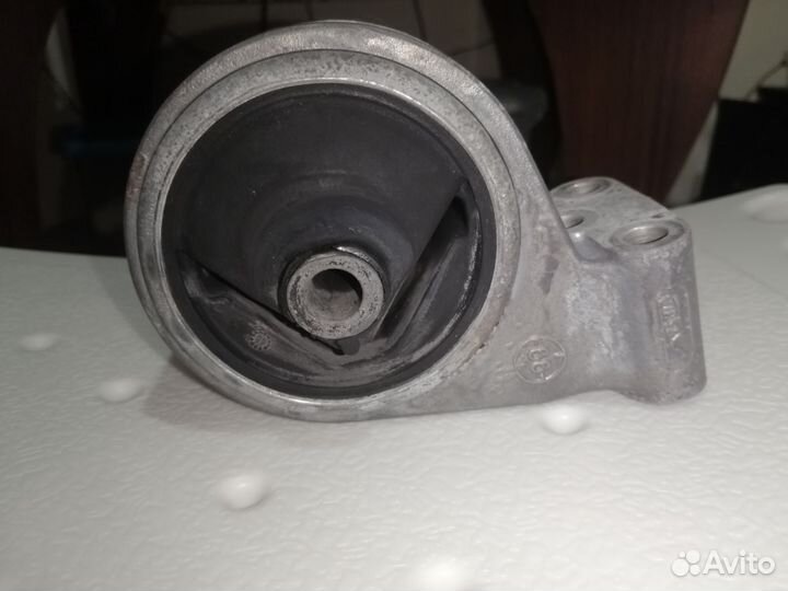 Подушка двигателя mitsubishi carisma