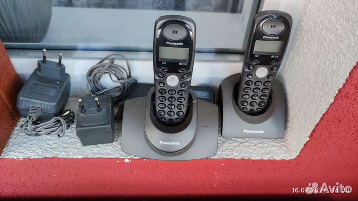 Стационарные телефоны с двумя базами. Panasonic