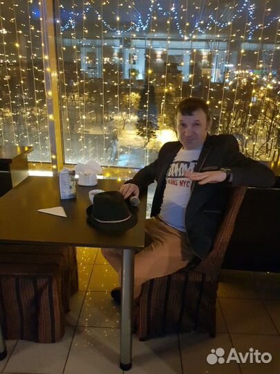 Ведущая