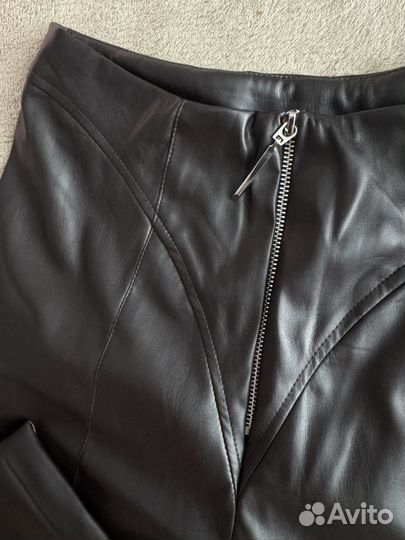 Брюки женские кожаные с разрезами внизу