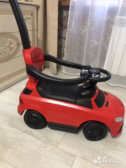 Детская машинка каталка с ручкой mercedes