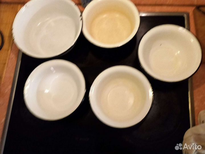 Противни, миски, чашки, блюда