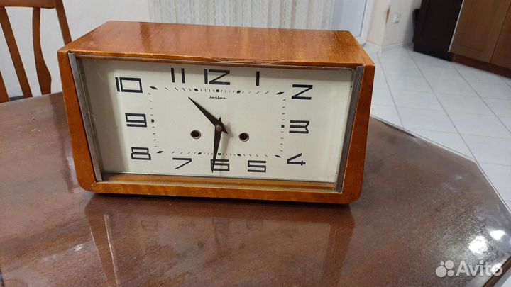 Настольные часы Янтарь