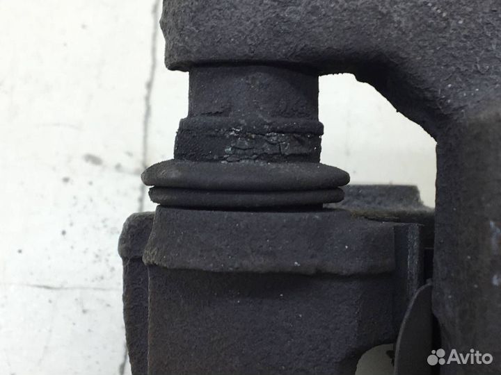 Б/У Б/У Суппорт передний левый 58180M6A00