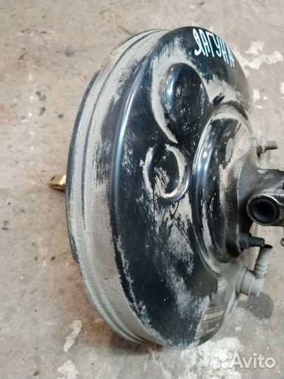 Усилитель тормозов вакуумный на Рено Лагуна 06г