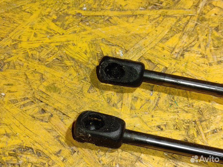 Амортизатор капота Opel Antara L07 A22DM 2013