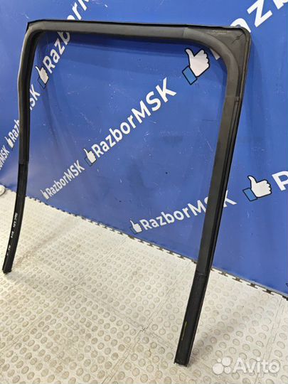 Уплотнитель стекла задний левый Renault Duster 2