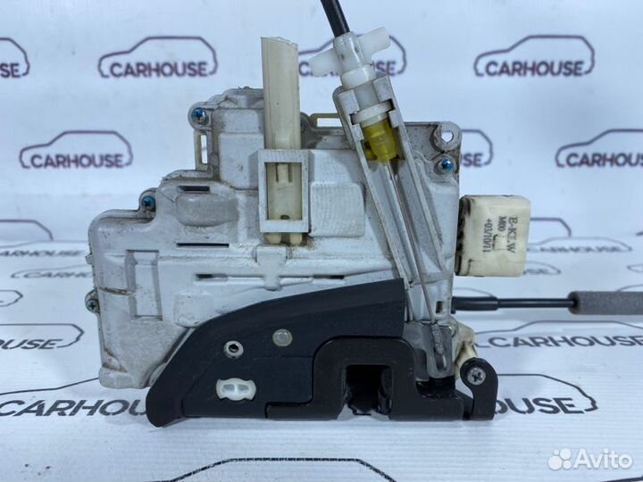 Замок двери задний левый Volkswagen Touareg NF