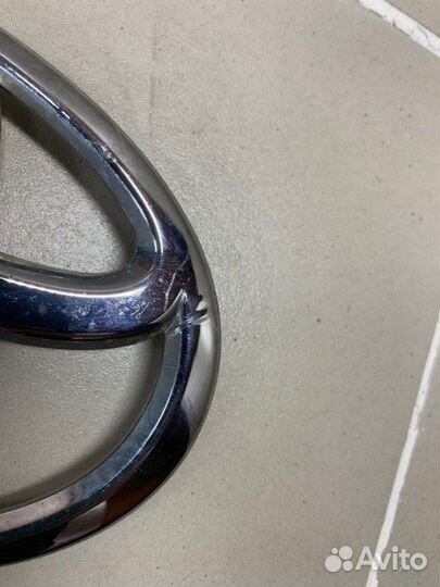 Эмблема передняя Toyota Camry V50 2011