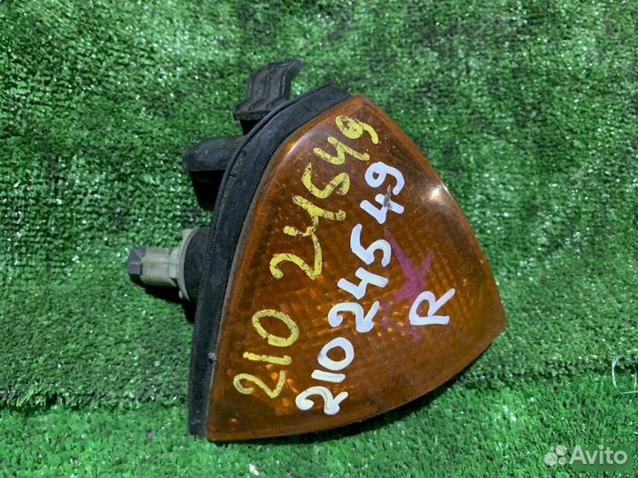 Габарит передний правый Nissan Avenir W10 1993