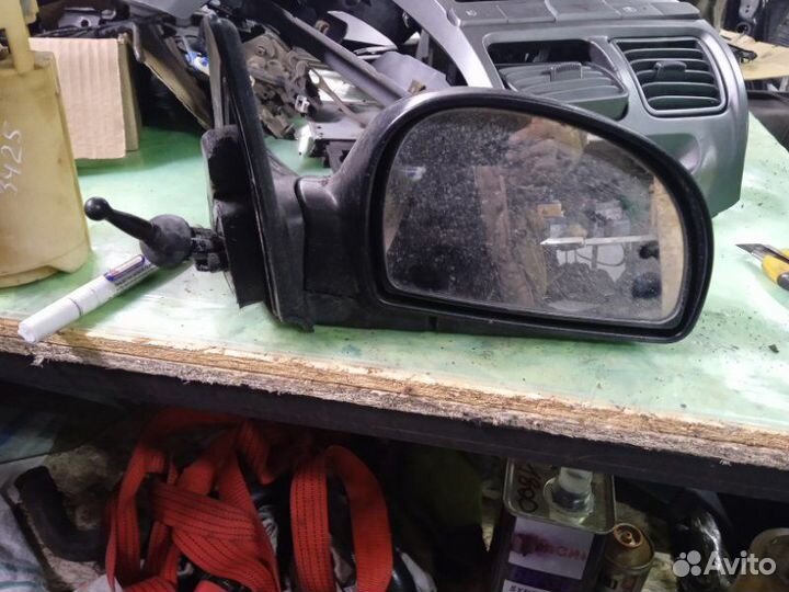 Зеркало заднего вида боковое правое Hyundai Accent