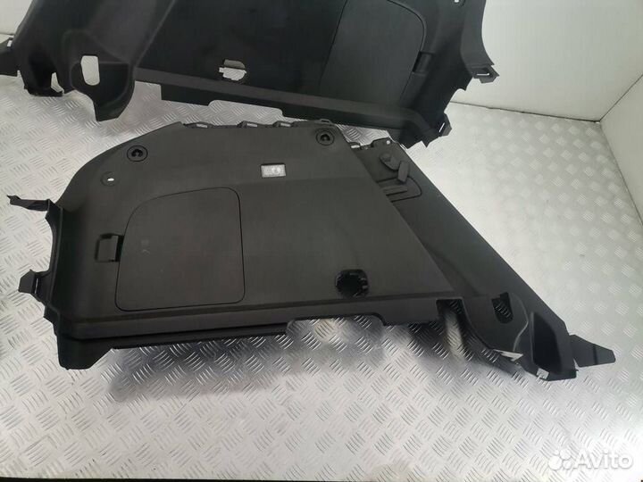 Обшивка отсека багажника Chevrolet Volt 2011