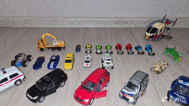 Модели машинок инерционные металлические
