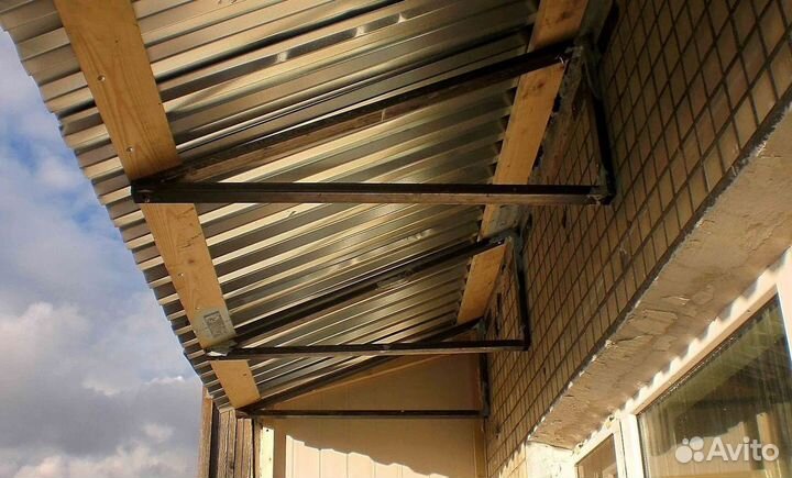 Крыша из профнастила для балконов