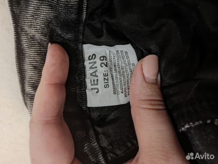 Серые джинсы