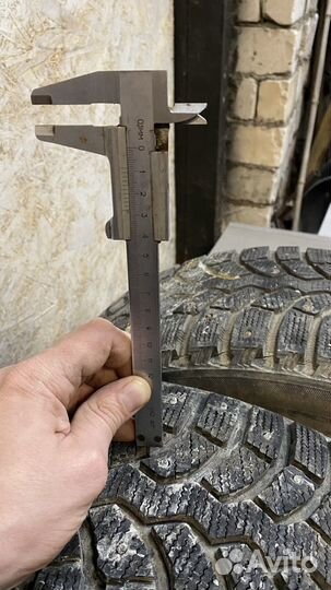 Bridgestone Blizzak Spike-01 215/50 R17 T