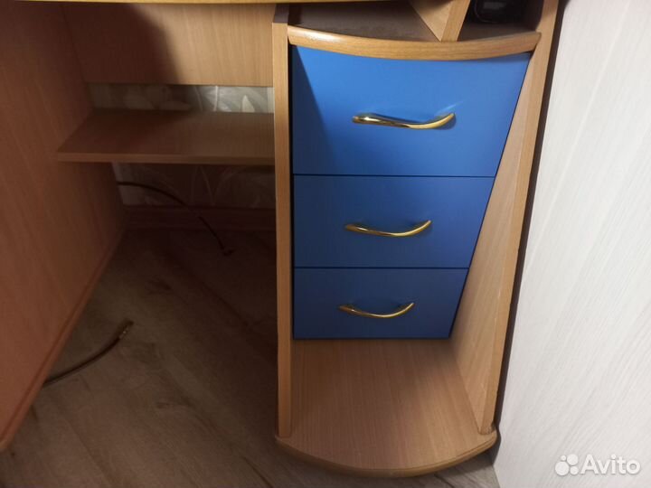 Компьютерный стол