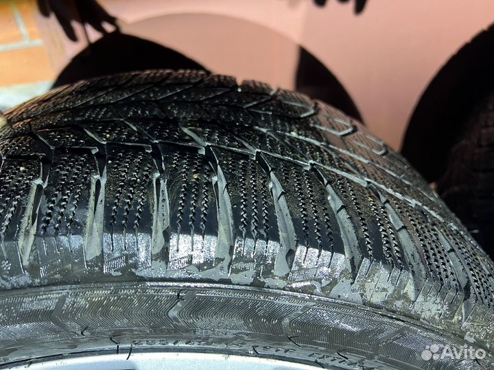 Triangle Snowlink TWT02 235/45 R17