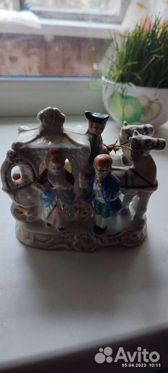 Фарфоровая статуэтка Карета. Европа