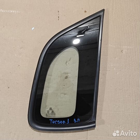 Стекло кабины глухое левое Нyundаi Тucsоn 1 JM