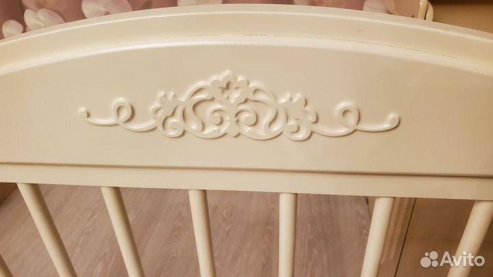 Детская кровать и комод