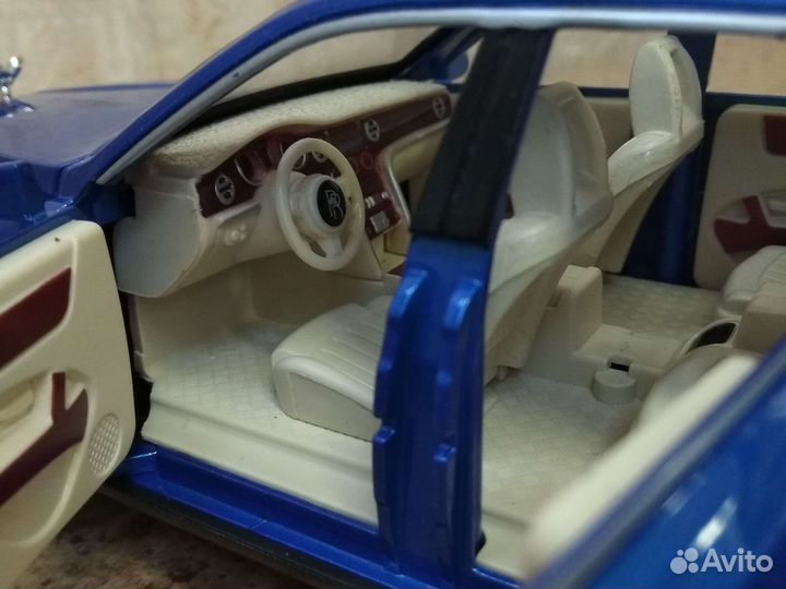 Модель автомобиля rolls-royce colinyan 1:24