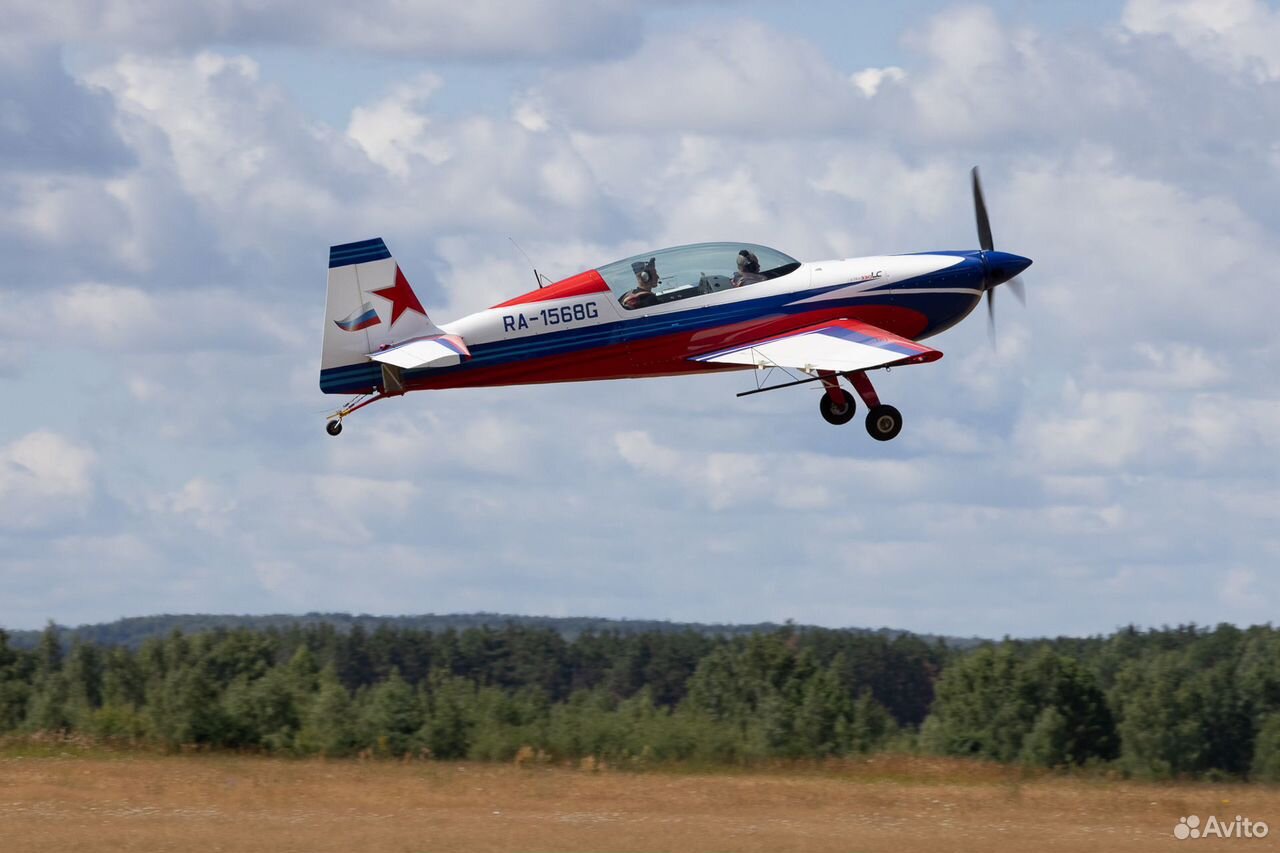 Двухместный пилотажный самолет Extra330LC