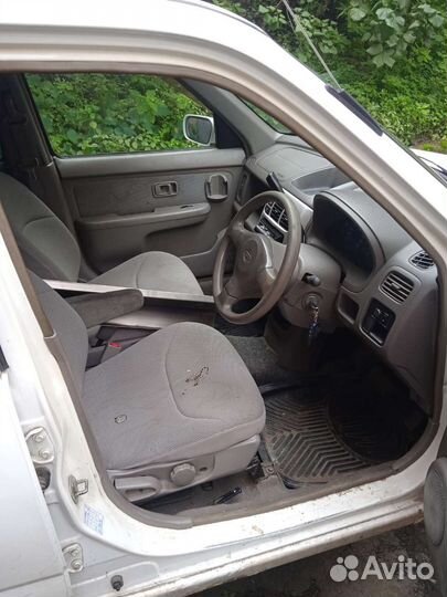 Nissan Cube, 2001