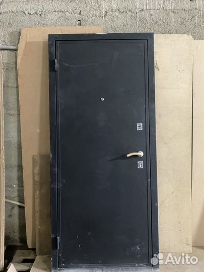 Двери хорошая состайание замки рабатает