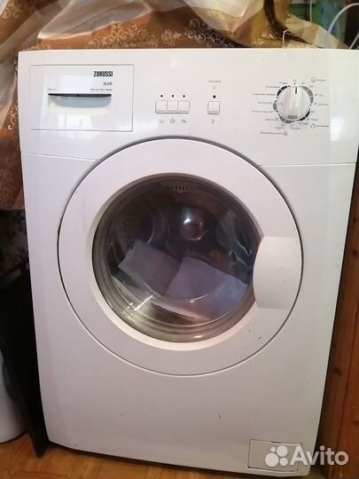 Стиральная машина на запчасти zanussi slim ZWS1101