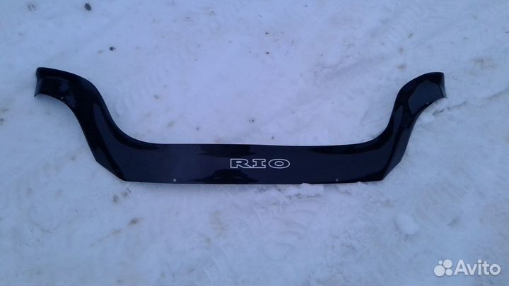 Ветровик на передний капот Киа рио 2003года